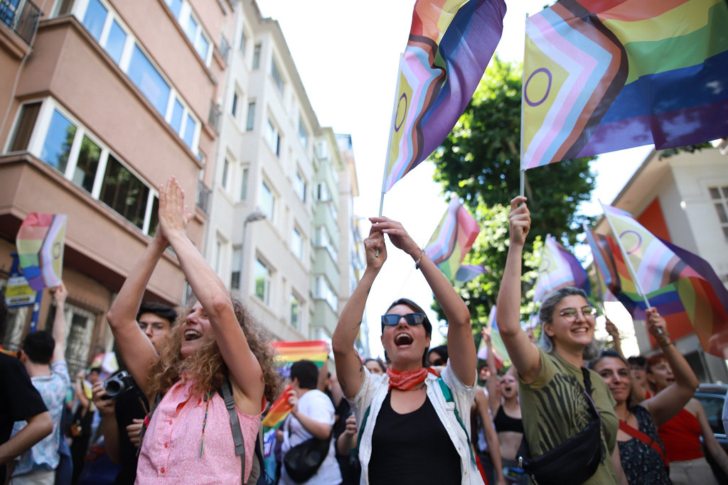 LGBTİ Onur Yürüyüşü engellere rağmen yapıldı